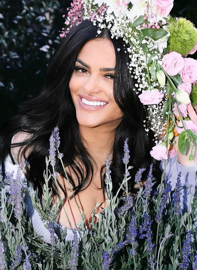 Λιπαρή επιδερμίδα το καλοκαίρι: Ποια είναι η κατάλληλη skincare routine για τη φροντίδα της;